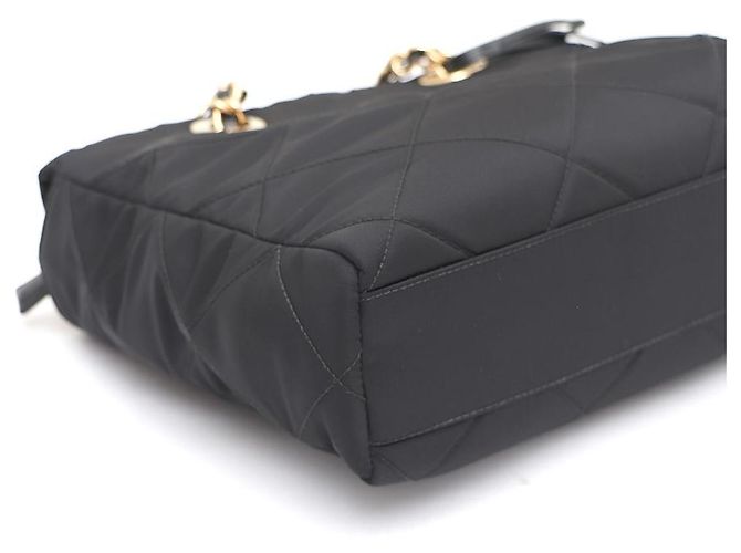 Prada Borsa Tote e Borsa a Spalla in Nylon con Logo Triangle e Catena in Metallo Dorato Nero - vista 5