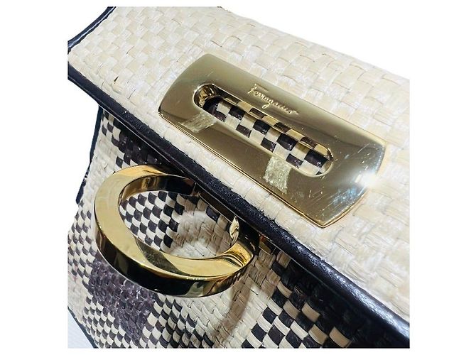 Salvatore Ferragamo Iconica borsa tote in rafia Gancini con manico e tracolla Marrone - vista 7