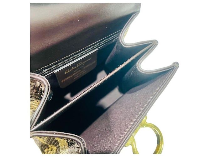 Salvatore Ferragamo Iconica borsa tote in rafia Gancini con manico e tracolla Marrone - vista 8
