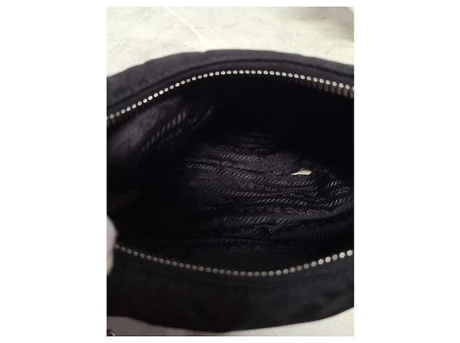 Prada Borsa Hobo in Re-Nylon con Logo Triangolo Argento Nero Re-Edition - vista 4