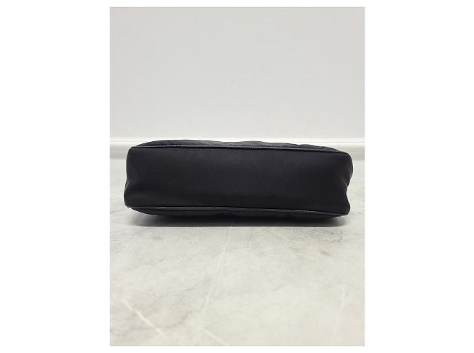 Prada Borsa Hobo in Re-Nylon con Logo Triangolo Argento Nero Re-Edition - vista 6