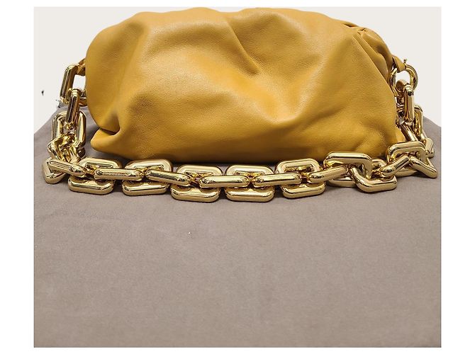 Bottega Veneta Sac bandoulière Dumpling en cuir caramel avec chaîne dorée Marron - vue 7