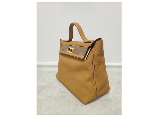 Hermès Borsa Kelly in Alligator Togo Swift Oro Caramello Marrone - vista 2