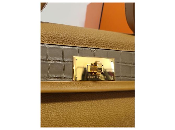 Hermès Borsa Kelly in Alligator Togo Swift Oro Caramello Marrone - vista 4