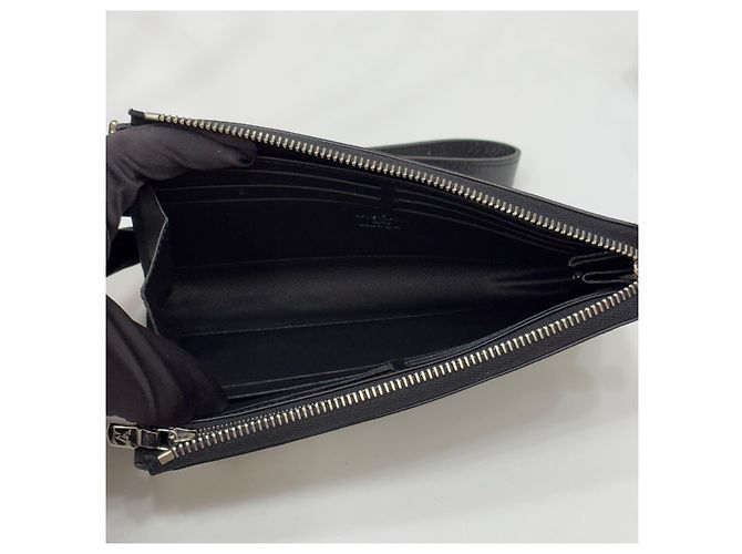 Louis Vuitton Cartera Larga Taiga Zipper Dragonne Strap Black Negro - vista 7