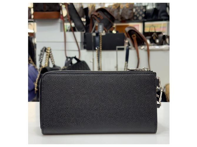Louis Vuitton Cartera Larga Taiga Zipper Dragonne Strap Black Negro - vista 8