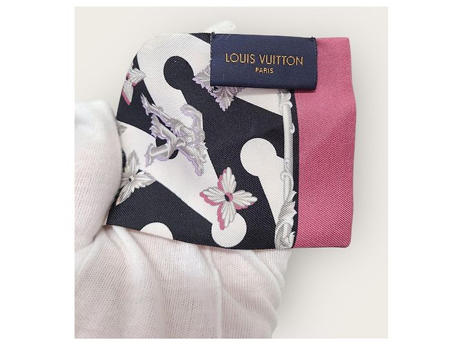 Louis Vuitton Écharpe en soie et fourrure de renard Louis White Into Blanc - vue 5