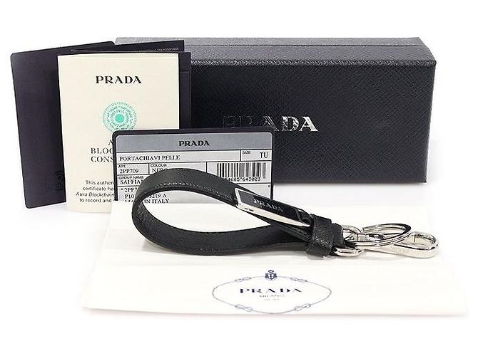 Prada Schwarzer Saffiano-Leder Schlüsselanhänger mit geteiltem Ring und Emaille-Logo - Ansicht 2