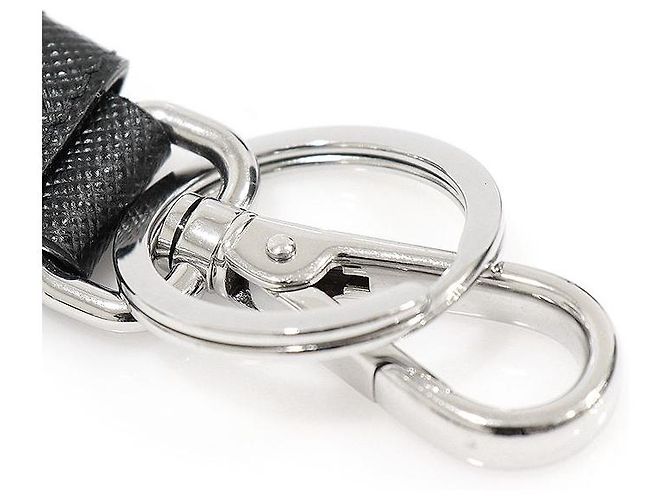 Prada Schwarzer Saffiano-Leder Schlüsselanhänger mit geteiltem Ring und Emaille-Logo - Ansicht 5