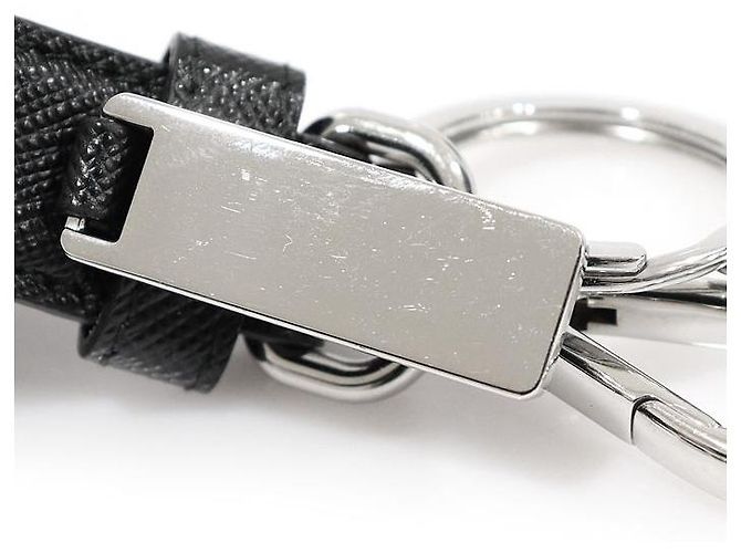 Prada Schwarzer Saffiano-Leder Schlüsselanhänger mit geteiltem Ring und Emaille-Logo - Ansicht 6