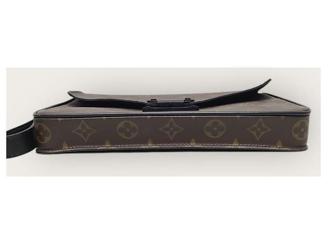 Louis Vuitton Clutch Monogram Lock - vista 6