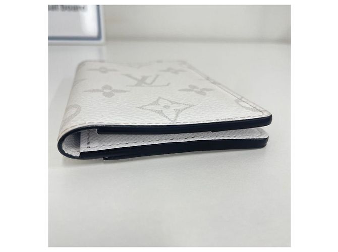 Louis Vuitton Monogram Card Holder White - view 3