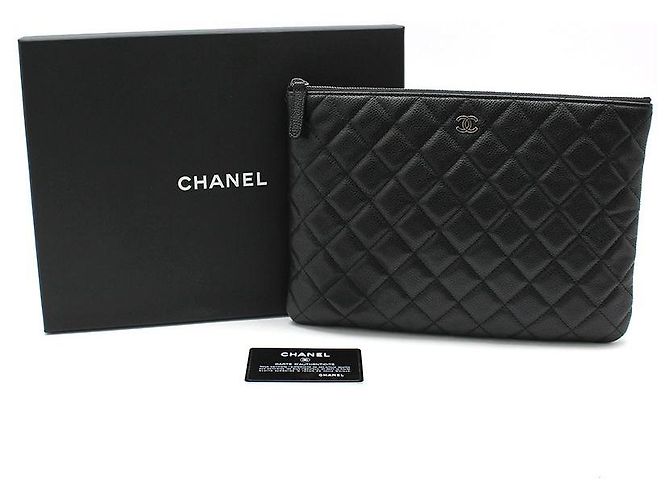 Chanel Clutch Classic New Medium in Caviar Nero - vista 2