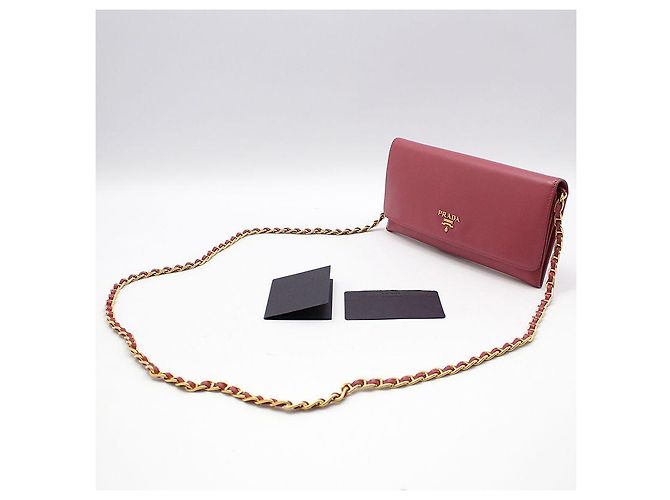 Prada Borsa Crossbody WOC in Saffiano rosa con catena dorata - vista 2