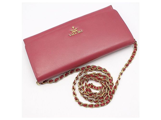 Prada Borsa Crossbody WOC in Saffiano rosa con catena dorata - vista 3