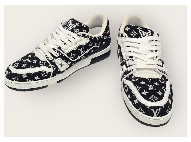 Louis Vuitton Sneakers LV Trainer in tessuto monogramma nero - vista 3