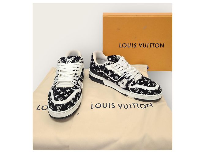 Louis Vuitton Sneakers LV Trainer in tessuto monogramma nero - vista 8