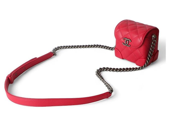 Chanel Mini Jenny Chain Bag aus rotem Lammleder mit Antik-Silber - Ansicht 2