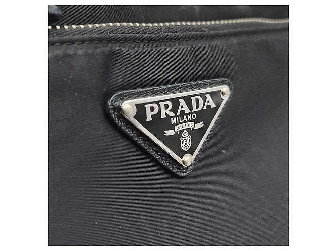 Prada Borsa a tracolla e crossbody in Re-Nylon Tesuto Nero - vista 9