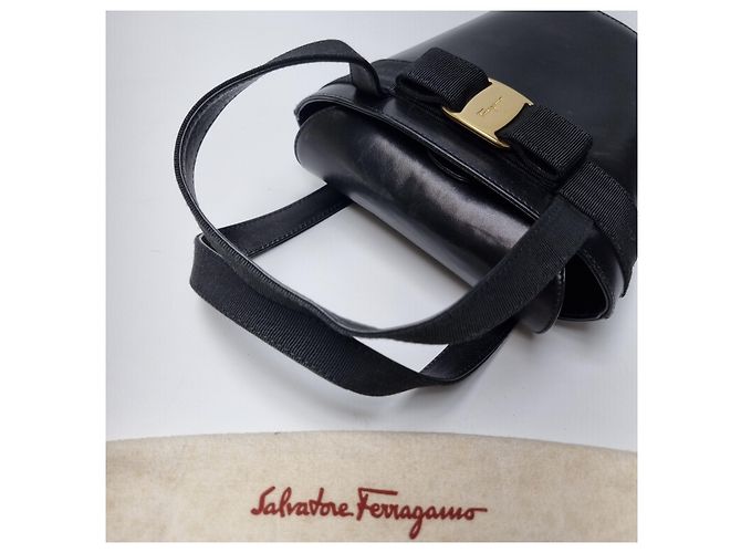 Salvatore Ferragamo Borsa a secchiello con decorazione a nastro - vista 13