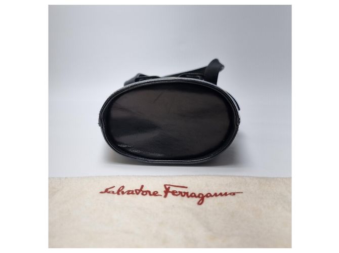 Salvatore Ferragamo Borsa a secchiello con decorazione a nastro - vista 16