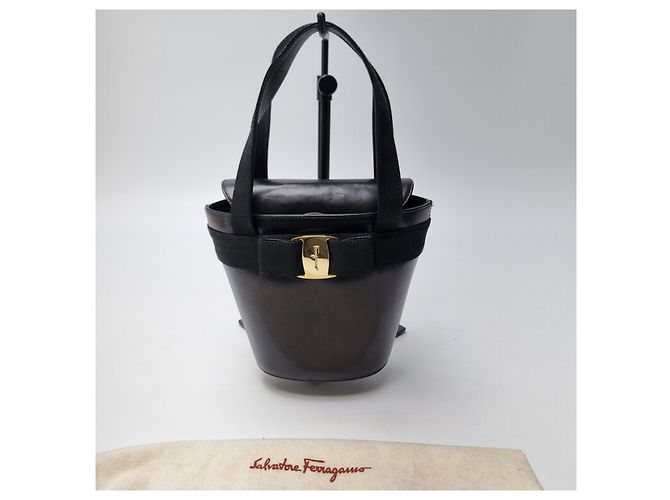 Salvatore Ferragamo Borsa a secchiello con decorazione a nastro - vista 2