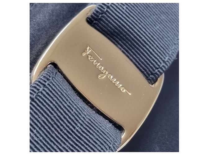Salvatore Ferragamo Borsa a secchiello con decorazione a nastro - vista 21