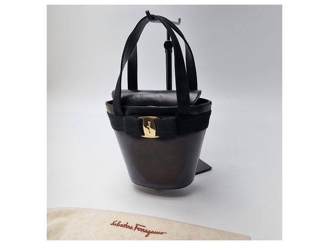 Salvatore Ferragamo Borsa a secchiello con decorazione a nastro - vista 3