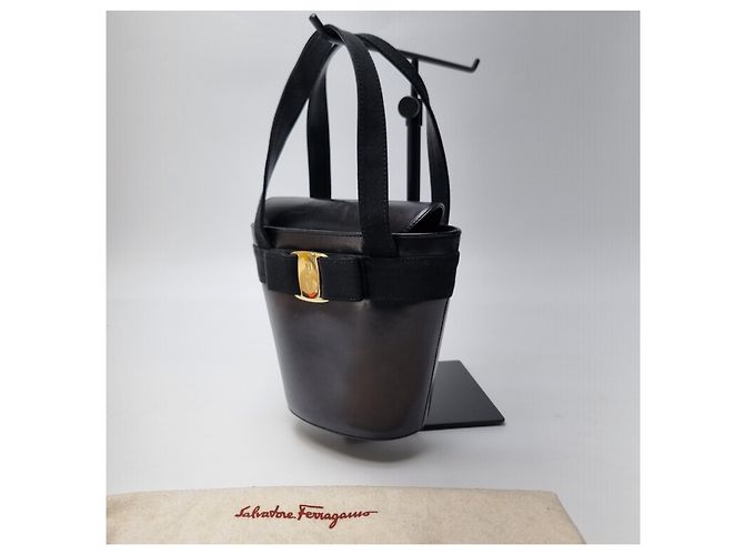 Salvatore Ferragamo Borsa a secchiello con decorazione a nastro - vista 6
