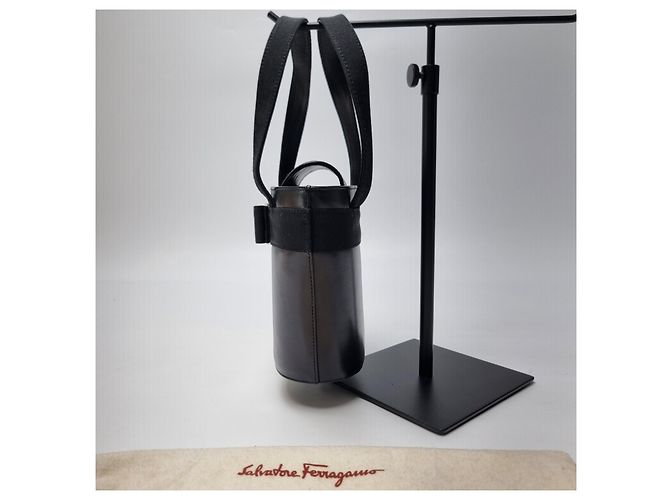 Salvatore Ferragamo Borsa a secchiello con decorazione a nastro - vista 7