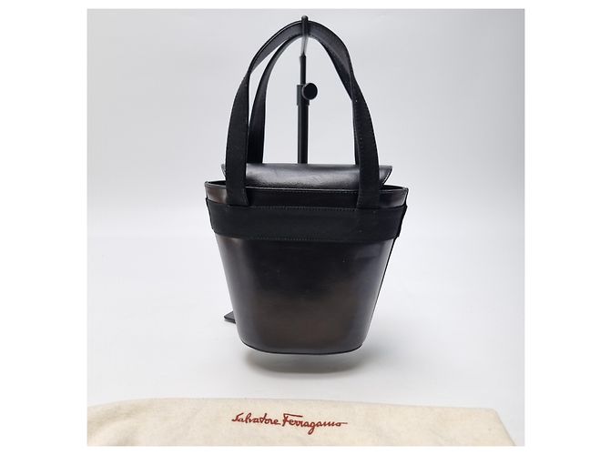 Salvatore Ferragamo Borsa a secchiello con decorazione a nastro - vista 9