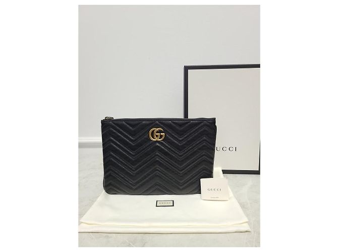 Gucci Clutch Pouch in pelle trapuntata GG Marmont nera Nero - vista 7