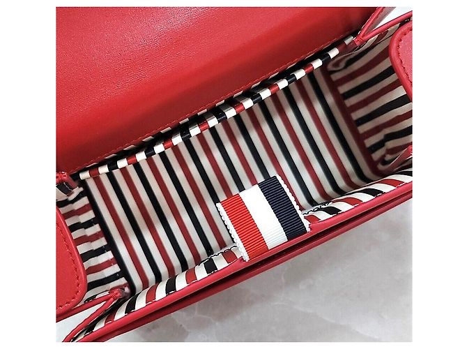 Thom Browne Nuova Borsa Crossbody in Pelle Rossa Piccola a Due Vie Rosso - vista 7