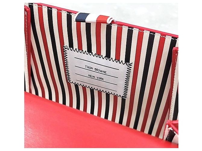Thom Browne Nuova Borsa Crossbody in Pelle Rossa Piccola a Due Vie Rosso - vista 8