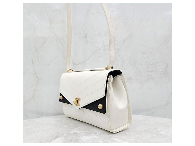 Chanel Serie di borse con patta a chevron bianco - vista 2
