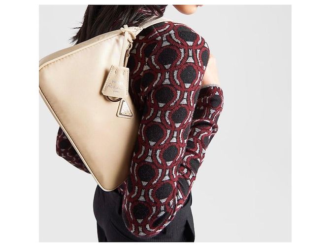 Prada Mini borsa in nylon Réedition Lina Desert Beige - vista 10