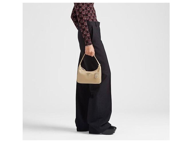 Prada Mini borsa in nylon Réedition Lina Desert Beige - vista 8