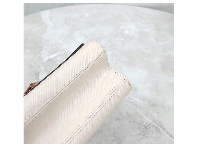 Louis Vuitton Sac à bandoulière cabas LV Epi Twist PM Gradient Argenté - vue 7