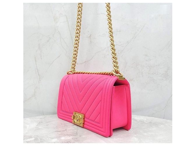 Chanel Borsa Boy in Caviar Chevron Rosa con Hardware Oro Media Nuova Interno Chip - vista 2