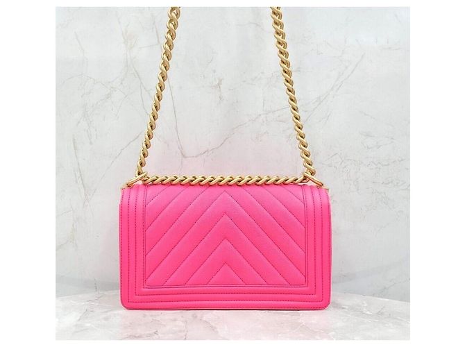 Chanel Borsa Boy in Caviar Chevron Rosa con Hardware Oro Media Nuova Interno Chip - vista 3