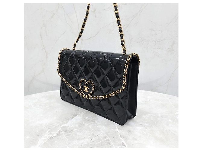Chanel Borsa a tracolla con patta a catena New Heart CC Logo Patent Nero - vista 2