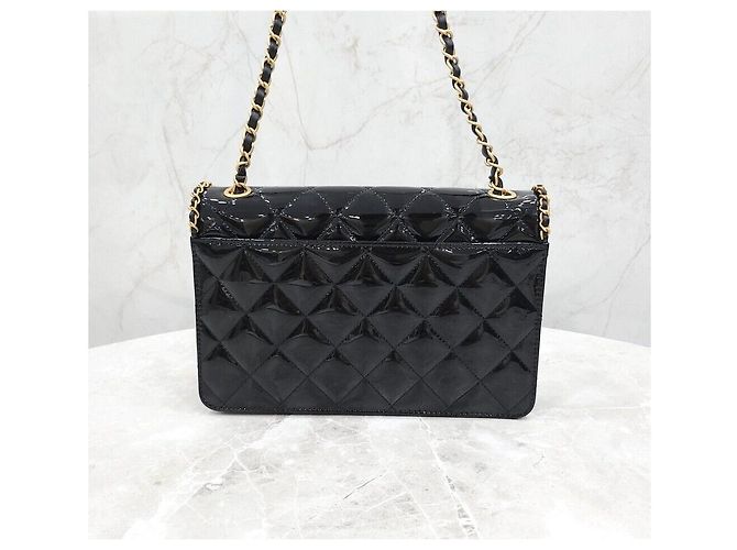 Chanel Borsa a tracolla con patta a catena New Heart CC Logo Patent Nero - vista 3