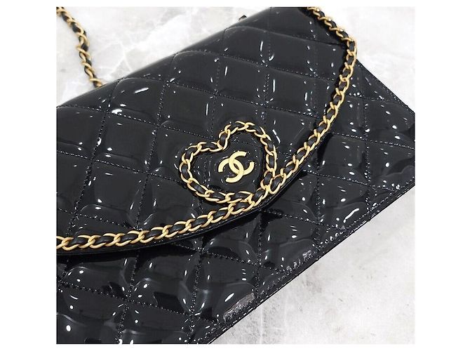 Chanel Borsa a tracolla con patta a catena New Heart CC Logo Patent Nero - vista 4