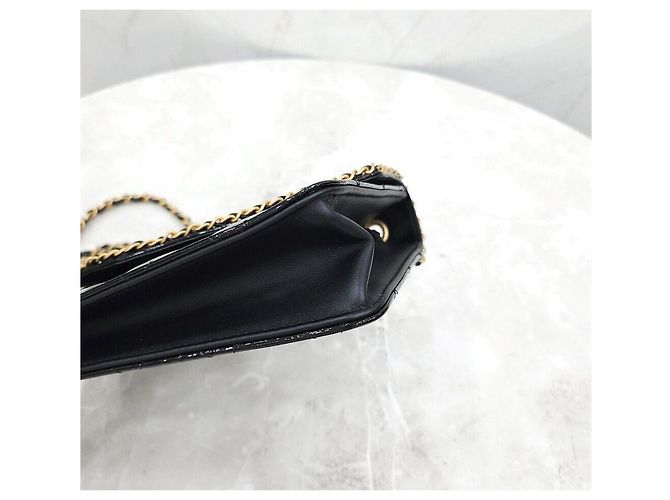 Chanel Borsa a tracolla con patta a catena New Heart CC Logo Patent Nero - vista 5