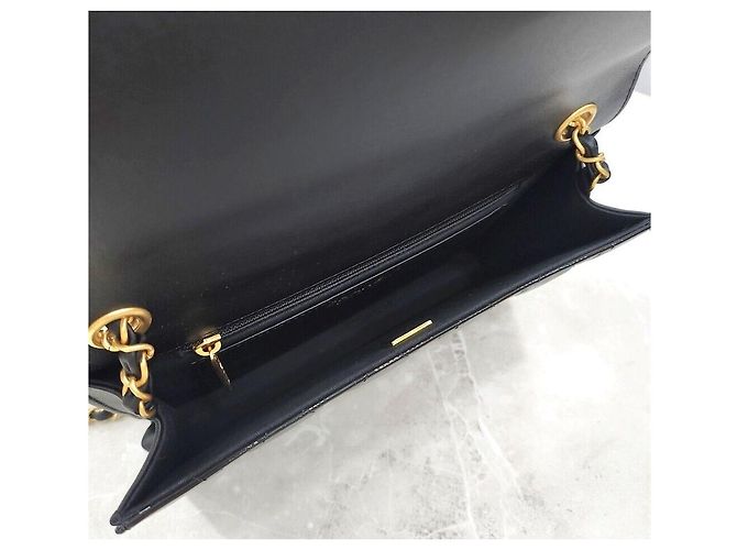 Chanel Borsa a tracolla con patta a catena New Heart CC Logo Patent Nero - vista 6