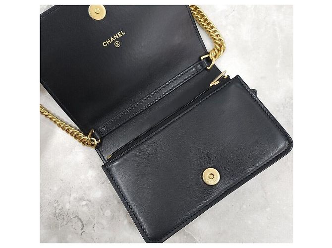 Chanel Mini bolso con solapa y cadena en piel de cordero negro y oro - vista 5