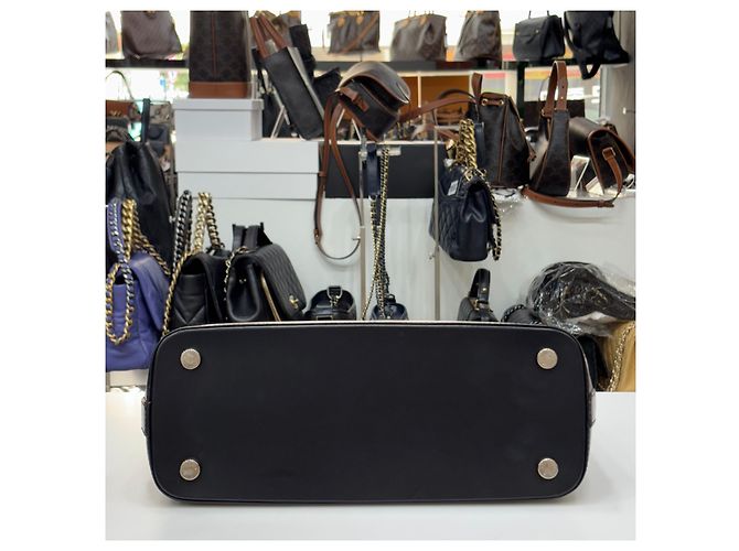 Louis Vuitton Pelle Epi nera Mirabo PM Nero - vista 7