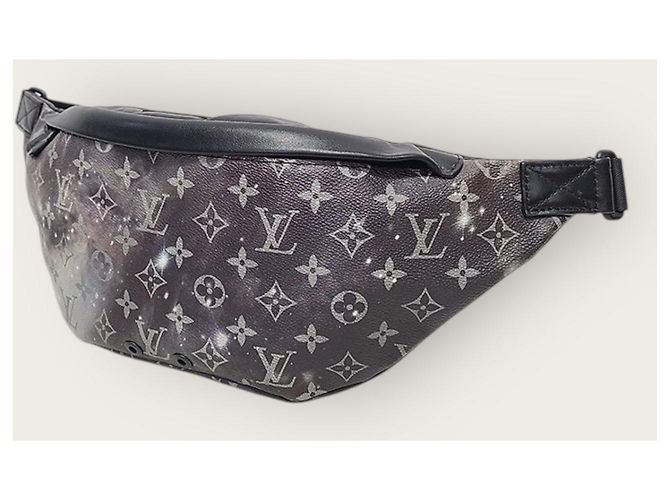 Louis Vuitton Marsupio Galaxy Monogram Discovery Nero - vista 2