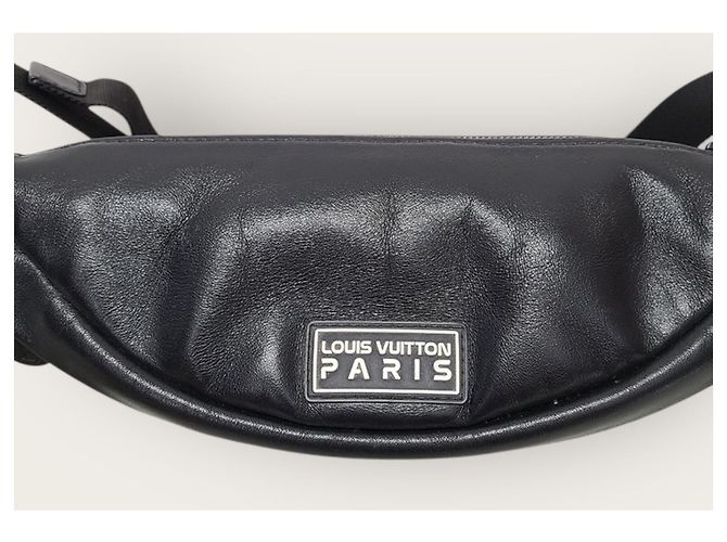 Louis Vuitton Marsupio Galaxy Monogram Discovery Nero - vista 4