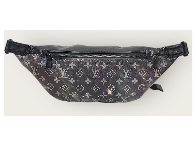 Louis Vuitton Marsupio Galaxy Monogram Discovery Nero - vista 6